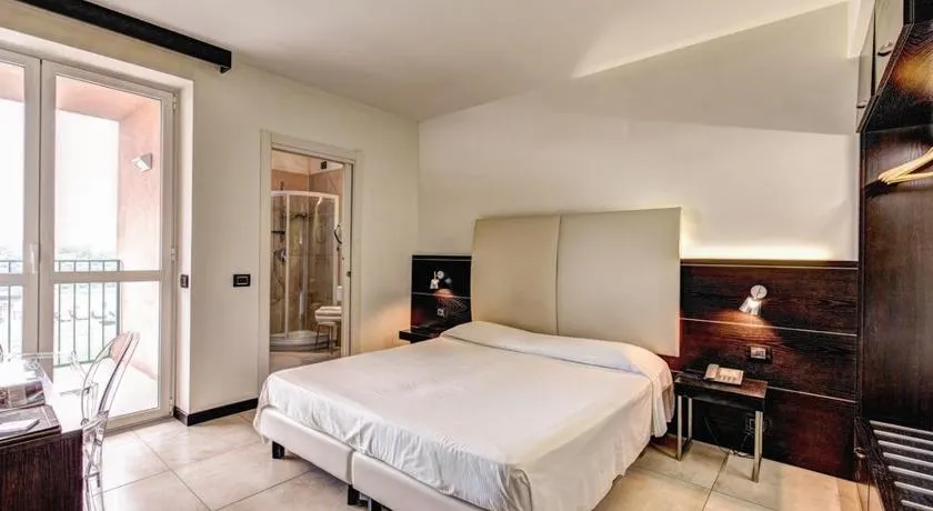 HOTEL HMR RHO Milano - Image 1