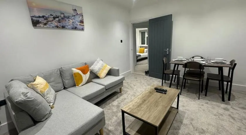 Modern 3bed, Garden, Surbiton St - Image 1