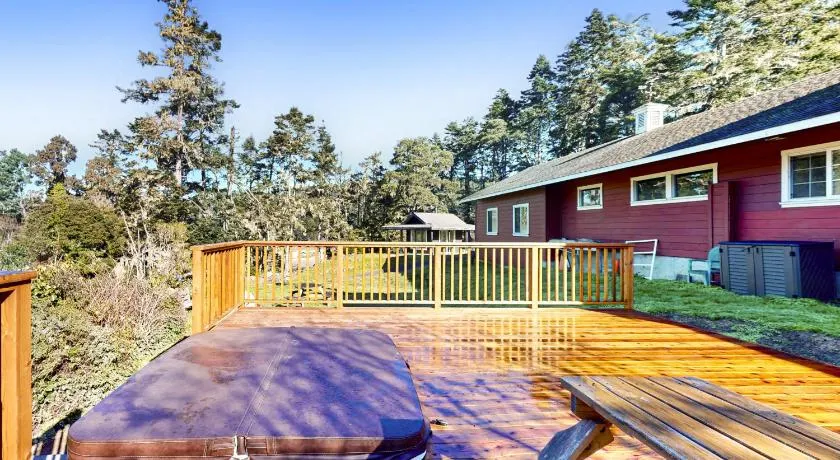 Mendocino Lodge with Hot Tub and Fireplace - Image 1