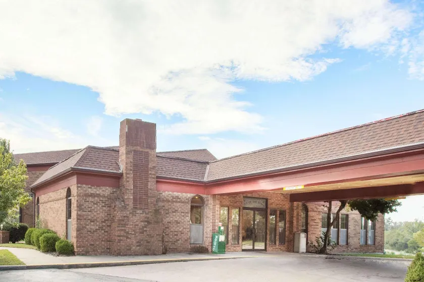 Super 8 By Wyndham Atchison - Image 1
