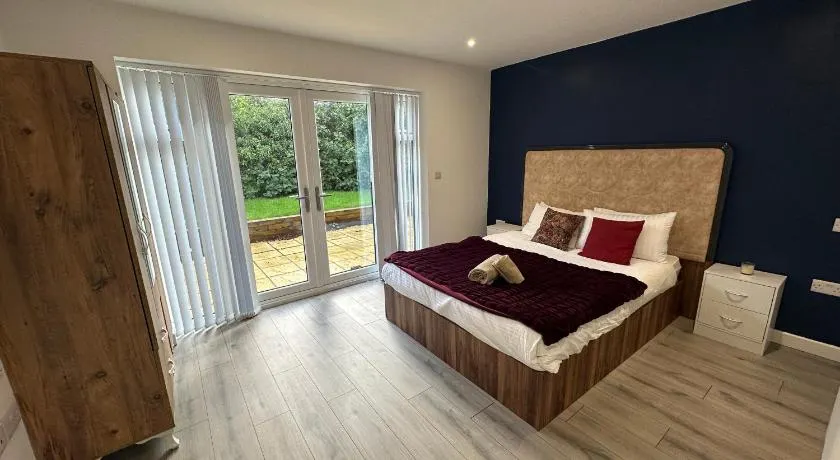Brand new Modern 1 bedroom bungalow with front & back gardens Central Headington - Image 1