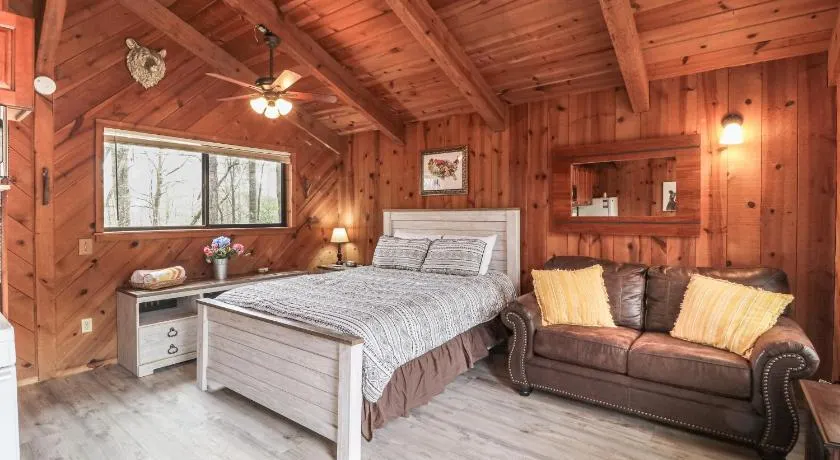 Azalea Pine Bungalow - Image 1