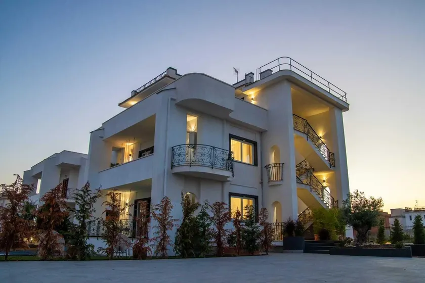 Viroga Suite Apartments - Image 1