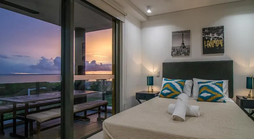 NEW - ZEN AT THE WATERFRONT - Luxury Waterfront Holiday Home for Families & Friends - Image 1