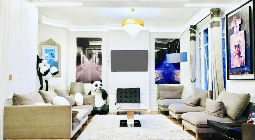 Appartement devant la Tour Eiffel et Seine - Image 1