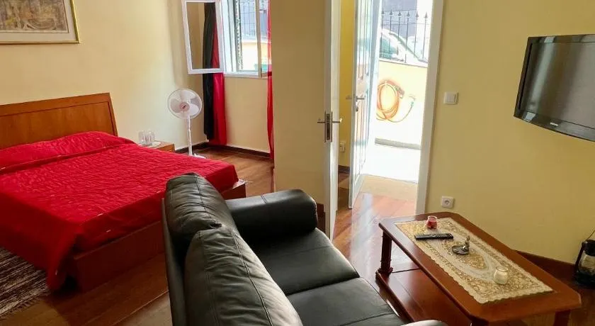 Danny's Seaside House - Image 1