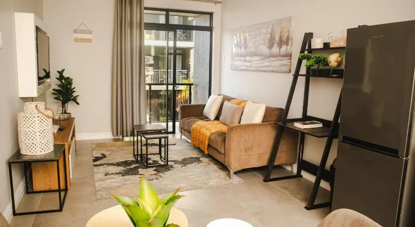 Spacious Modern 2-Bedroom Apartment with Pool & Gym Access - Image 1