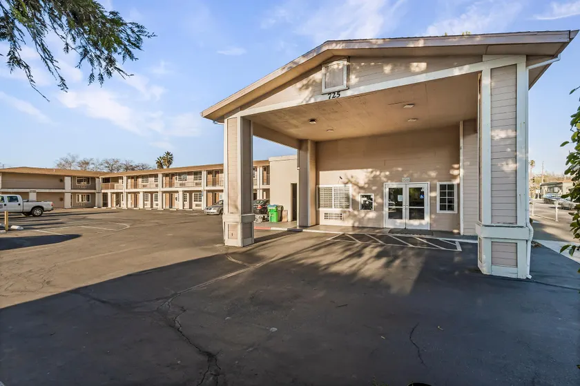Heritage Inn Express Chico - Image 1