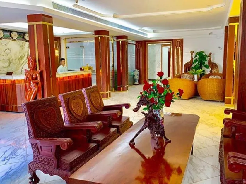 Palace Hotel - Image 1