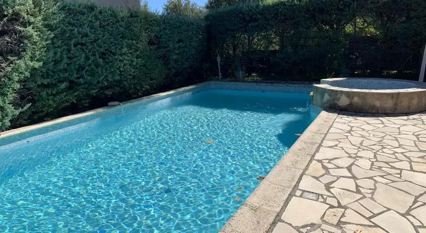 Villa avec piscine à Saint-Raphaël et vue sur la montagne - Image 1