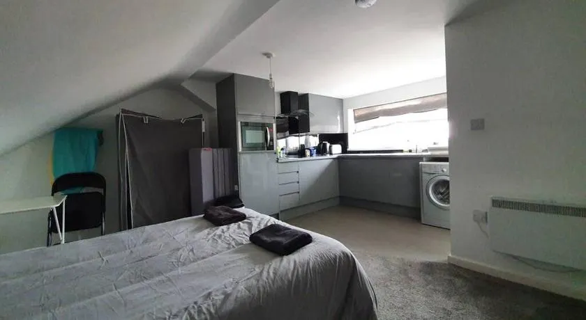 2nd floor Comfy Swindon Centre - Loft Studio - Image 1