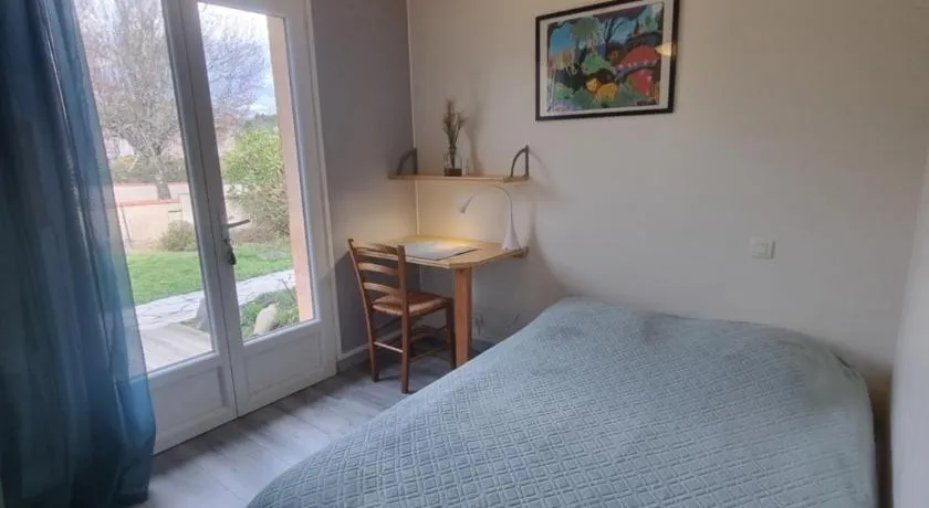 Studio T1 paisible dans villa avec bassin naturel - Image 1
