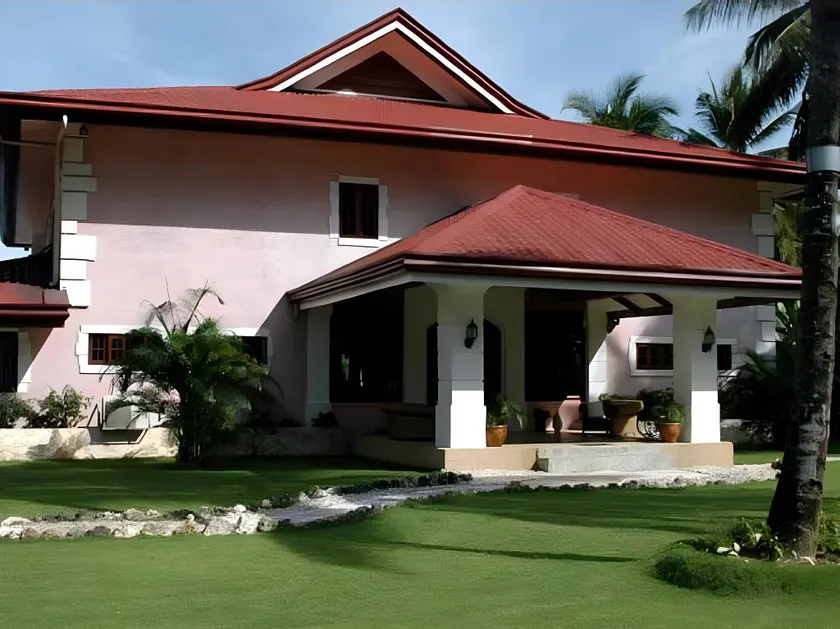 Las Flores Beachside Hotel - Image 1