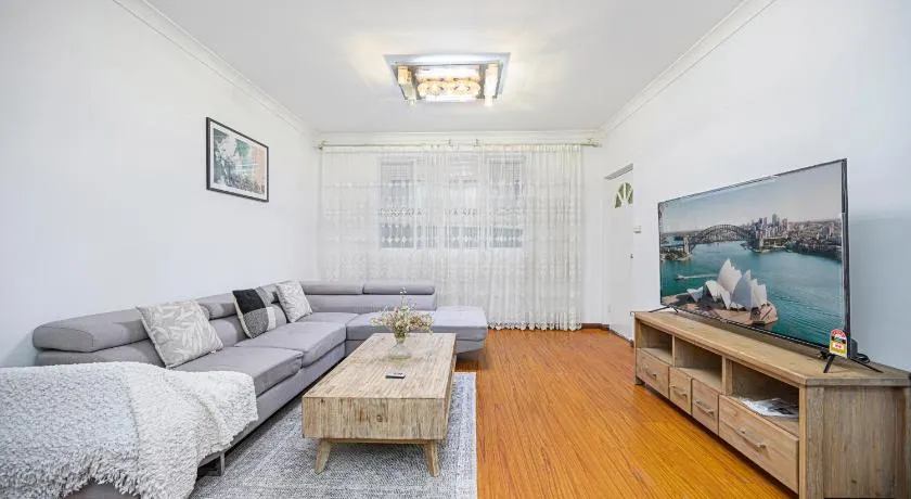 Comfort Stay in Bankstown Free Parking - Image 1