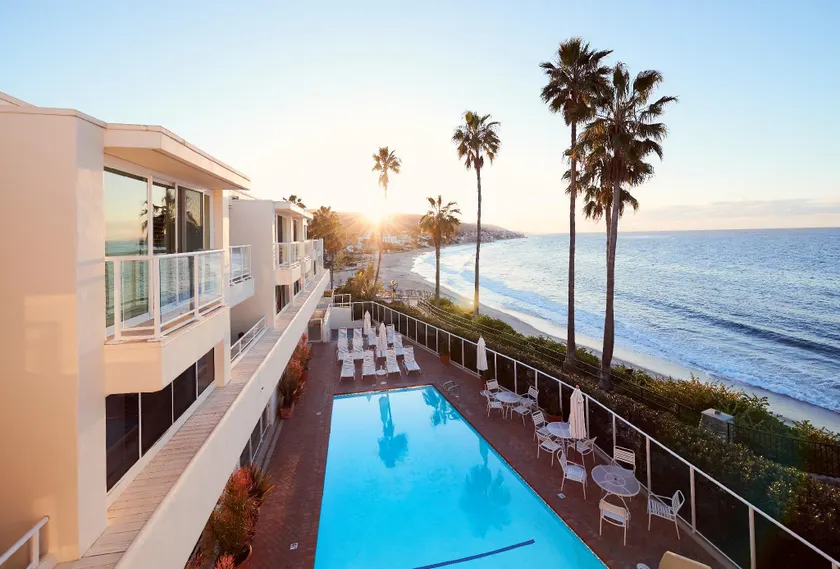 Casa Loma Beach Hotel - Image 1