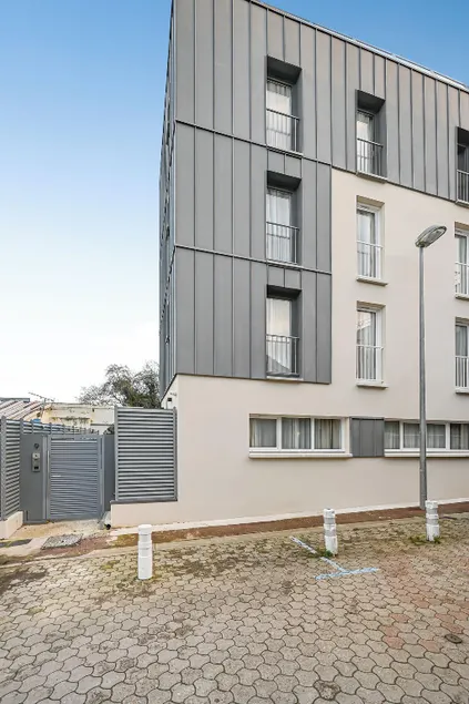 JIJI Suites Sénart - Image 1