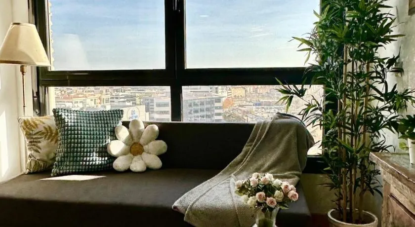 Modern apartment Near city center, Airport, Metro - Image 1