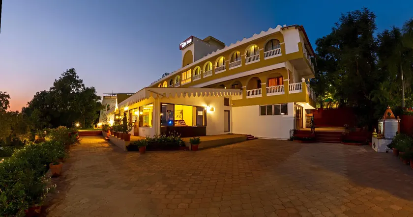 Hotel Hilltop by Fidato Hotels - Image 1