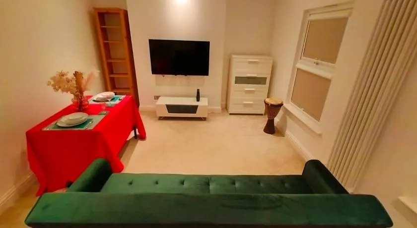 Fully-equipped flat in the city of London. - Image 1