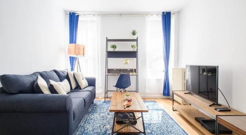 428-3R Spacious Prime Midtown 2BR Newly furnished - Image 1