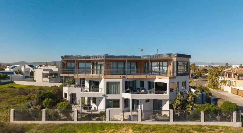 ocean12 Guesthouse Sunset Beach - Image 1