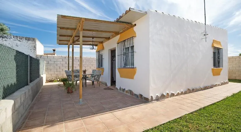Maison de vacances 'Casa Manoli 3 Chiclana' avec terrasse privée et jardin privé - Image 1