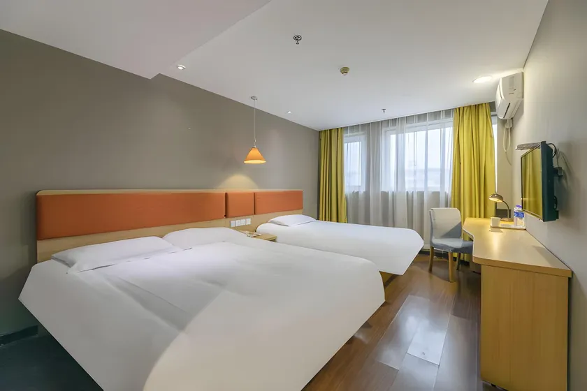 Home Inn Ningbo Railway Station Daqing Bridge Metro Station - Image 1