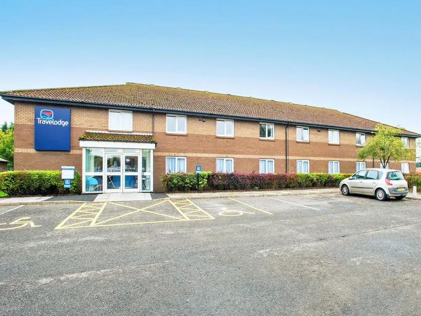 Travelodge Kinross M90 - Image 1