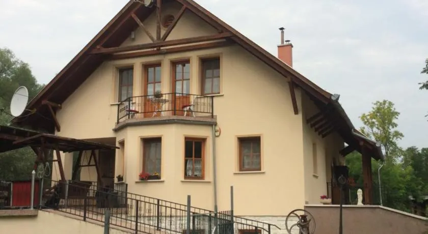 Cosy rooms on the lake near Budapest and the Airport - Image 1