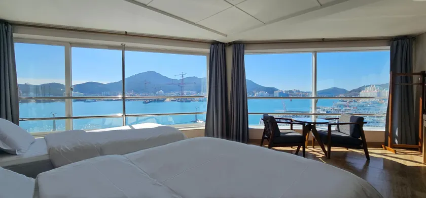 Hansan Hotel - Image 1