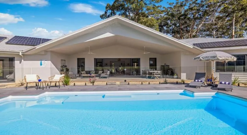 Koala Lane - Family, Pool, Sleeps 10, Luxe - Image 1