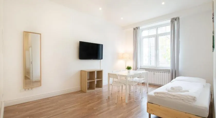 RAJ Living - 1 or 3 Room Apartments - 20 Min Messe DUS and Old Town DUS - Image 1