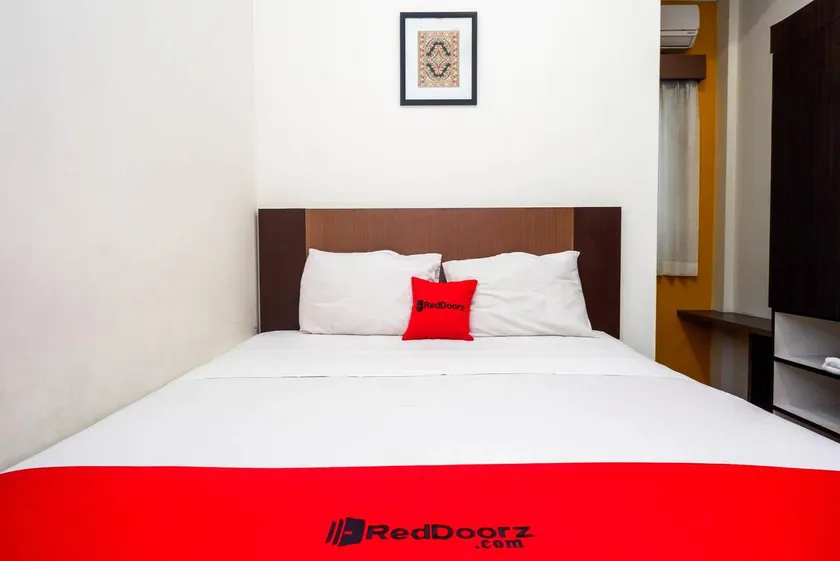 RedDoorz Syariah At Namira Hotel - Image 1