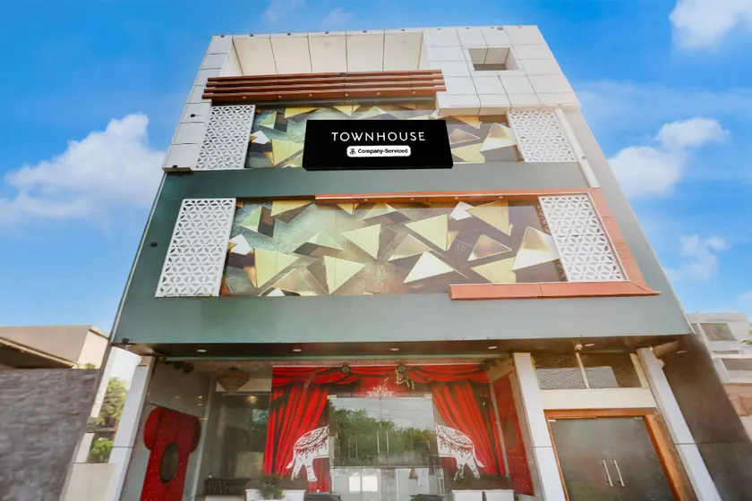 Townhouse Faridabad Railway Station Formerly Hotel Royals Paradaise - Image 1