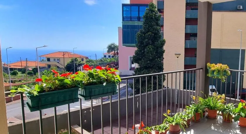 Funchal Cozy Private Room, Ensuite Bathroom, WiFi and Great Location - Image 1