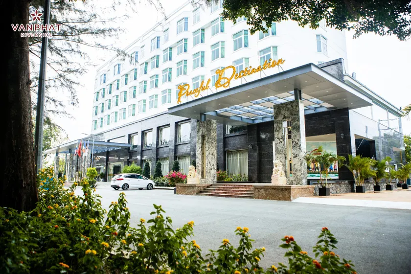 Van Phat Riverside Hotel - Image 1