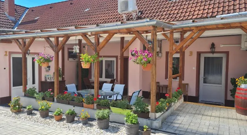 Pikoló Vendéglő és Vendégház - Image 1