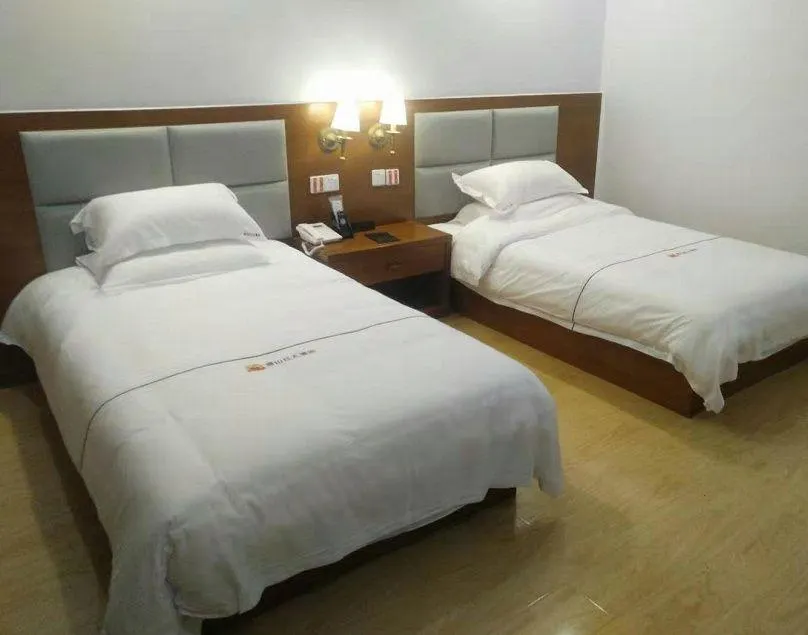 Yingshanhong Business Hotel - Image 1