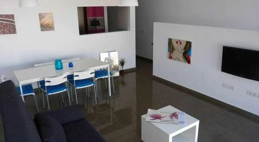 Duplex Precioso con Terraza y Piscina - Image 1