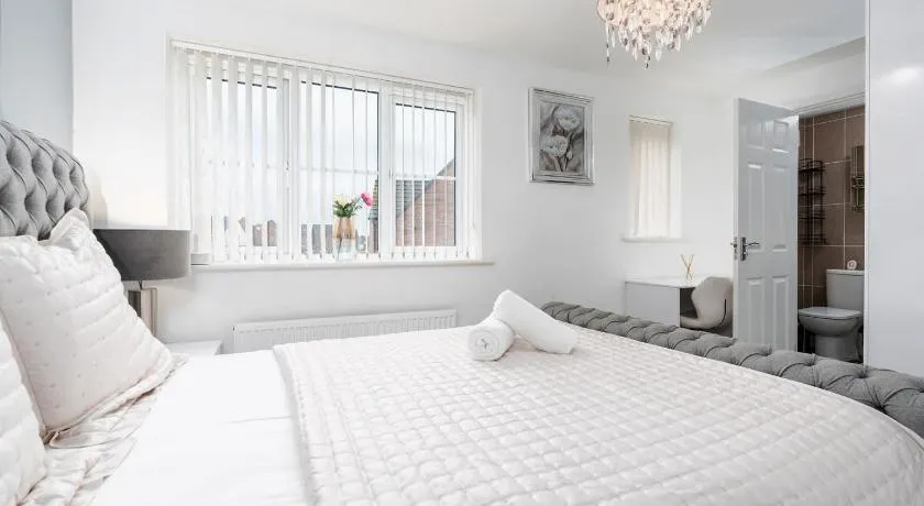 Charming 3 Bedroom Home with Garden near Doncaster - Image 1
