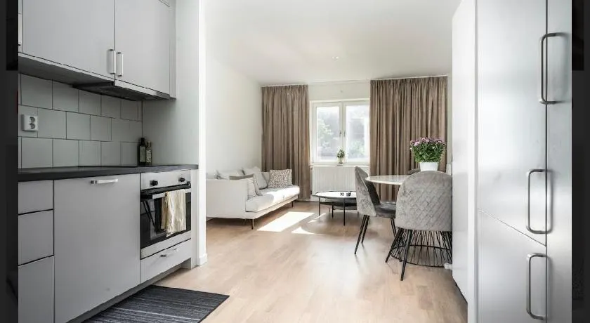 Central apartment 5min drive to the Airport. - Image 1