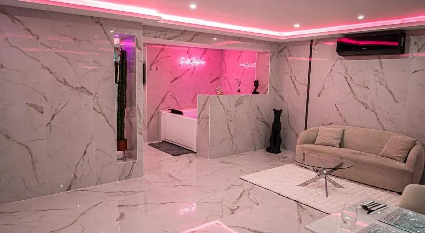 Beautiful Skyline Suite 30 minutes from Paris! - Image 1