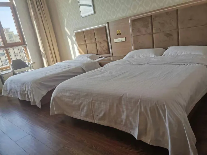 Huafu Seaview Hotel - Image 1