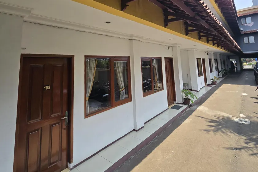 Hotel Maxim Kwitang Jakarta - Image 1