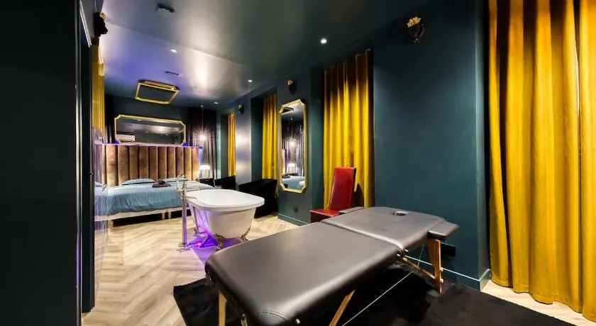 La Suite Versailles freeParking table massage Clim - Image 1
