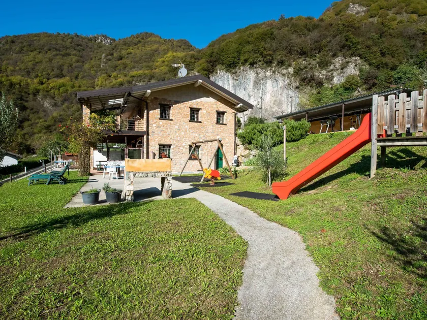 In a green and relaxing atmosphere, with pool and stunning lake view. - Image 1