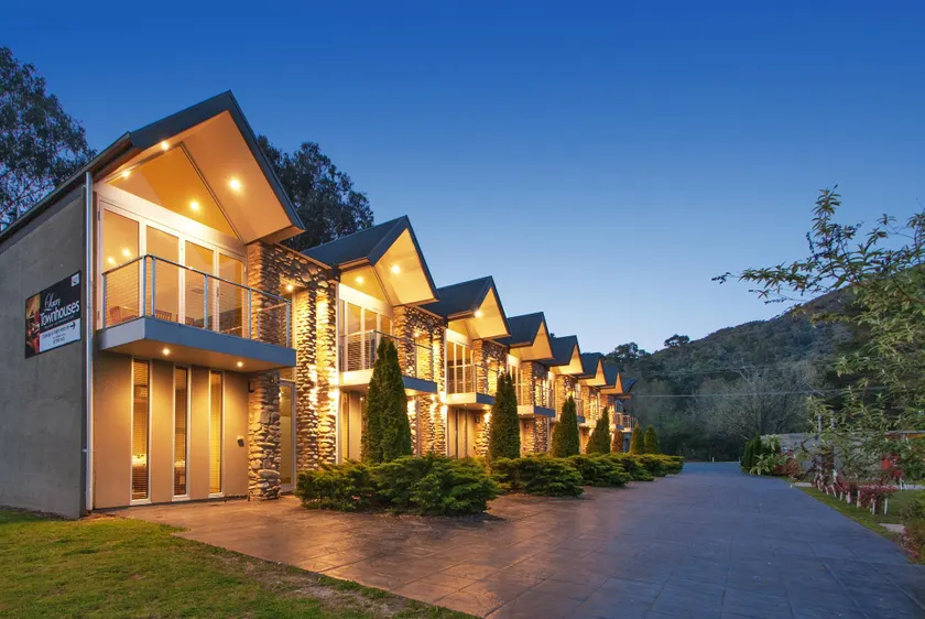 Centenary Peaks Riverview Townhouses Bright - Image 1