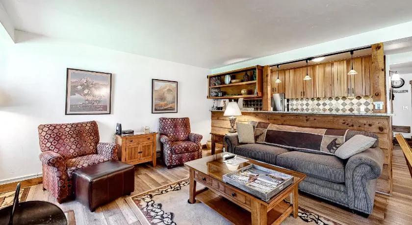 622 Tamarack - Image 1