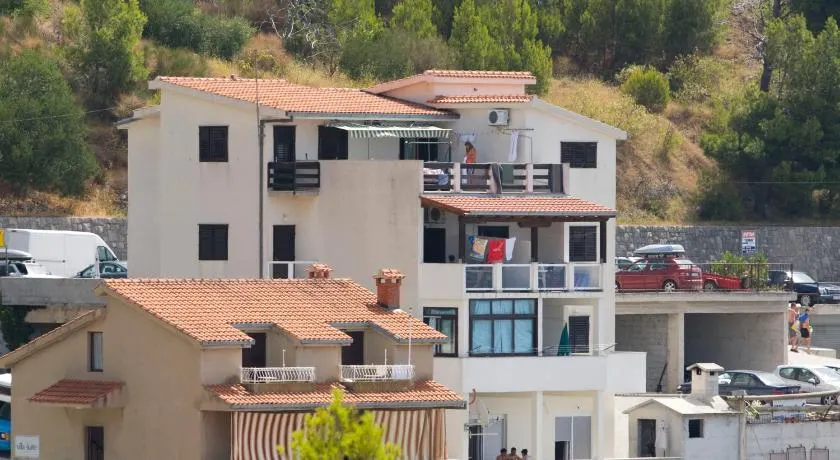 Ella Apartments - Image 1