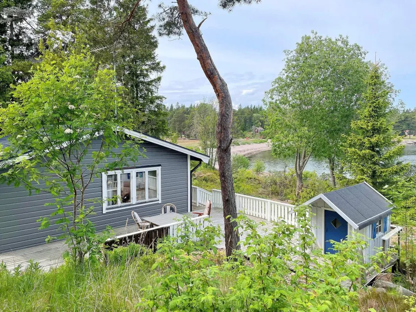 Cottage with Sea View and Sauna - Image 1